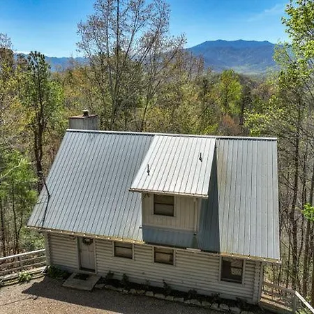 Ridgecrest Vila